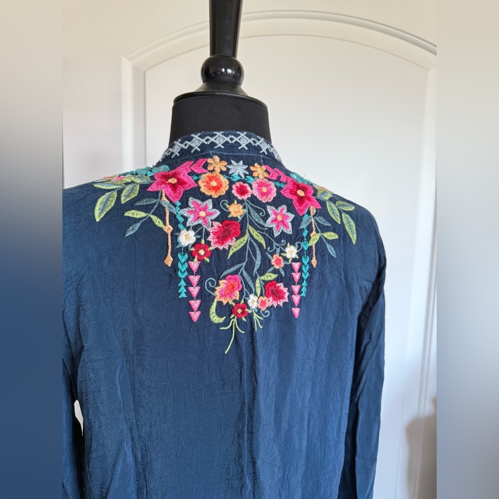 Johnny Was Embroidered Navy Boho Tunic Top Size XS - Picture 3 of 7